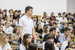 Граждане нуждаются в качественных и доступных медицинских услугах, а медицинскому персоналу должны быть обеспечены надёжные социальные гарантии.